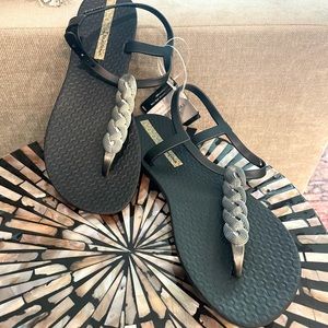 ✨NWT✨ Ipanema Braided Charm Sandals